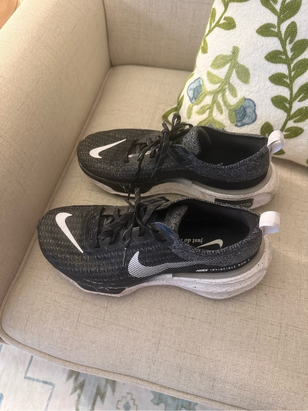 Nike ZoomX Invincible Run Flyknit 3 Black and White Running Shoes - Picture 2 of 7